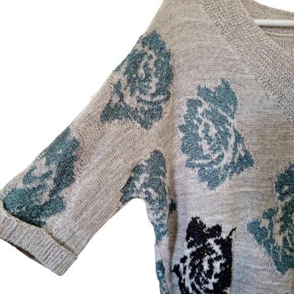 Nic+zoé  Nwot short  dolmam sleeve, Metallic thread an sequins on the flowers - Picture 3 of 5